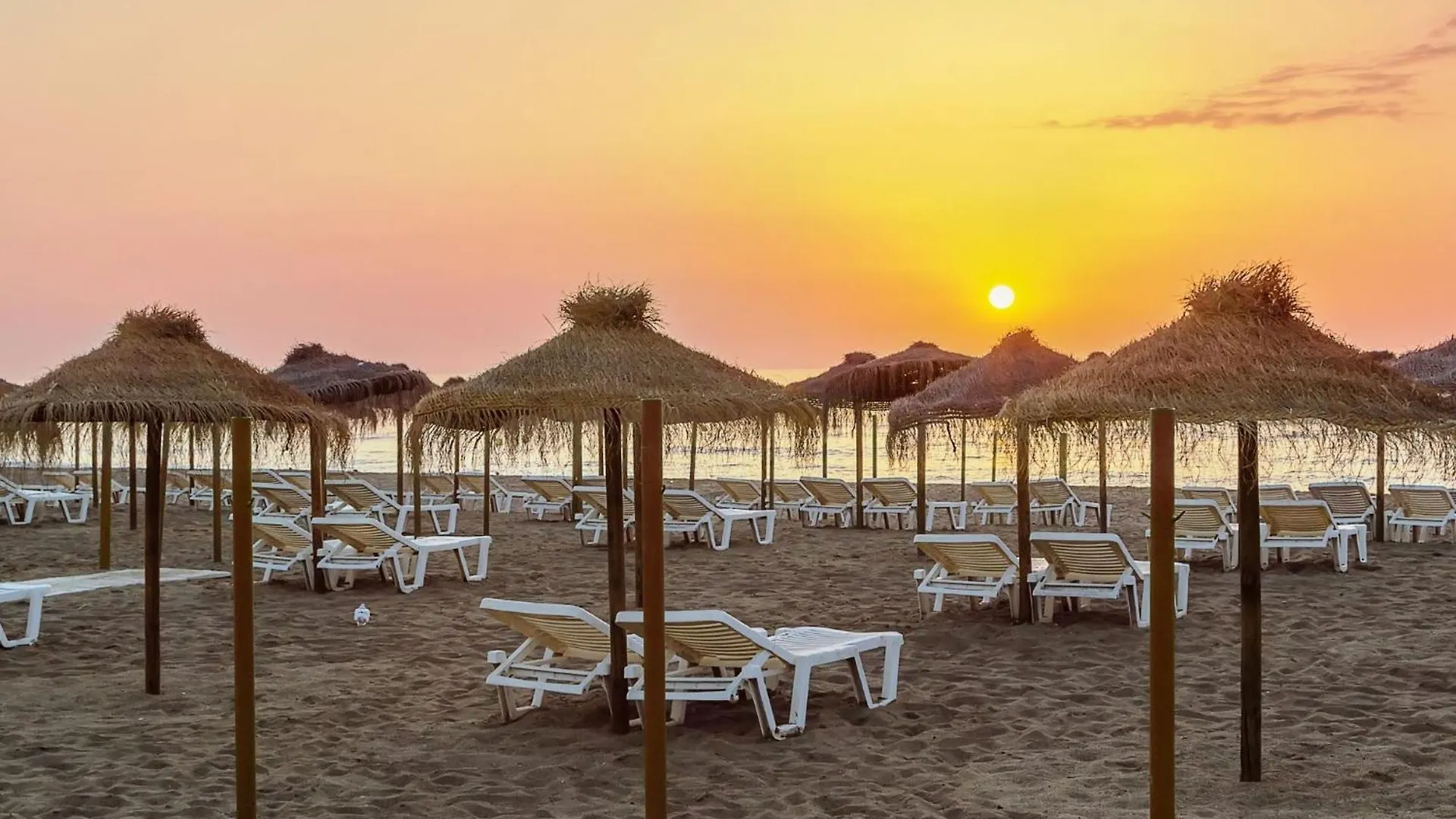 Playamar, Torremolinos, Beautiful Apartment By The Sea
