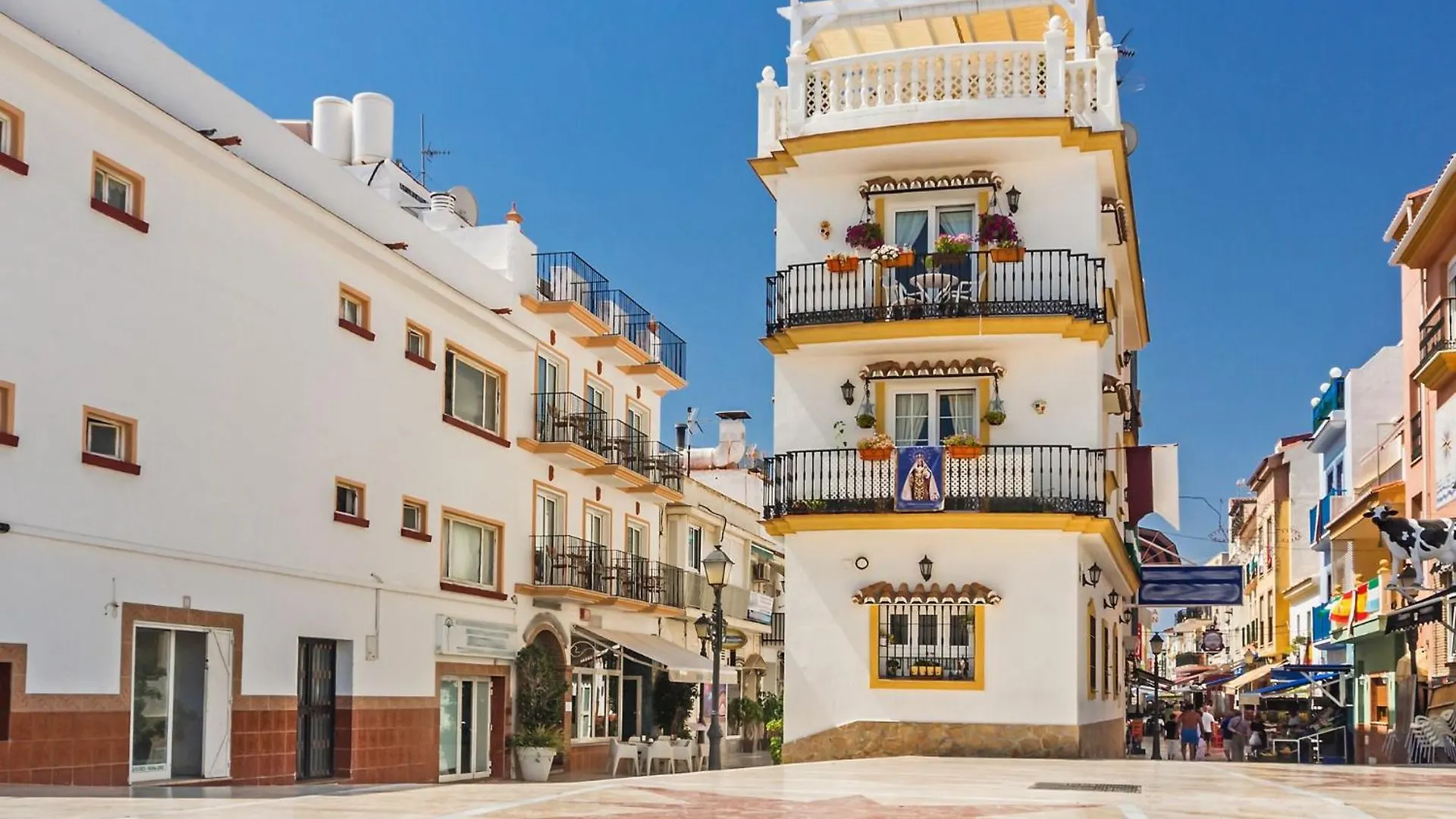 Playamar, Torremolinos, Beautiful Apartment By The Sea